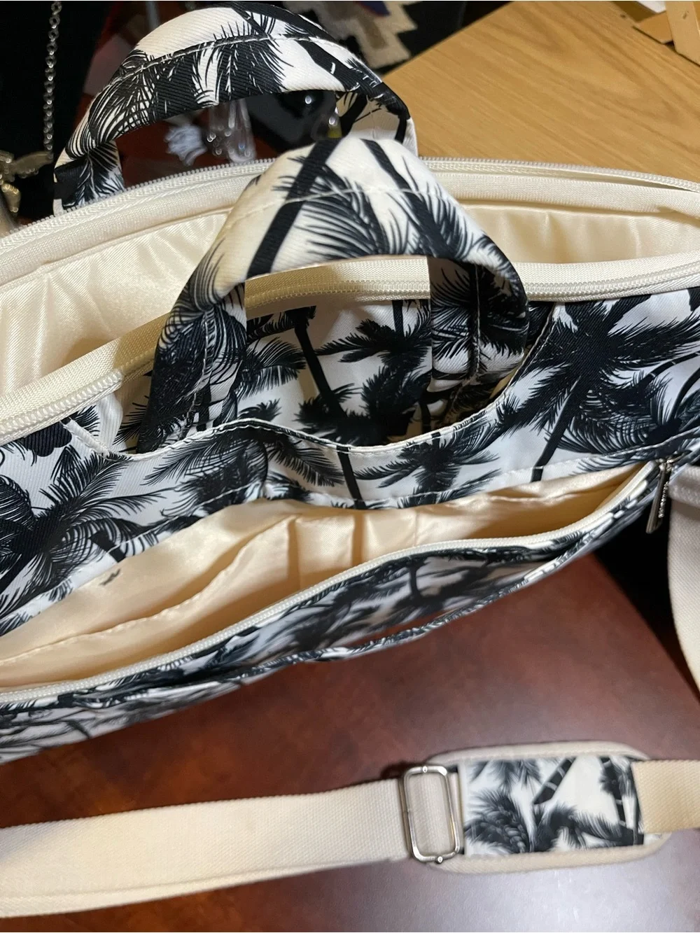 Canvaslife Messenger Bag /Black & White Palm Tree Print